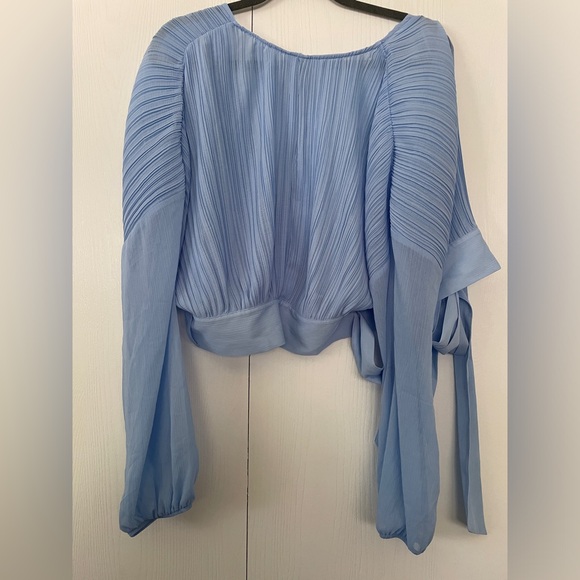 NWT. H&M cropped wrap blouse - Picture 3 of 4